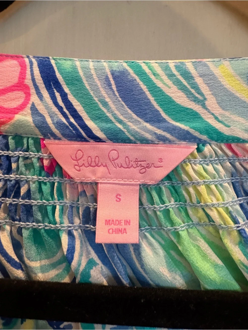 Lilly Pulitzer Elsa Small Pink Multi Floral V-Neck Blouse smocked , Beach Please - Picture 4 of 5